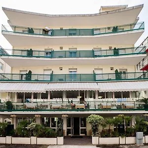 Plaza 3* Римини