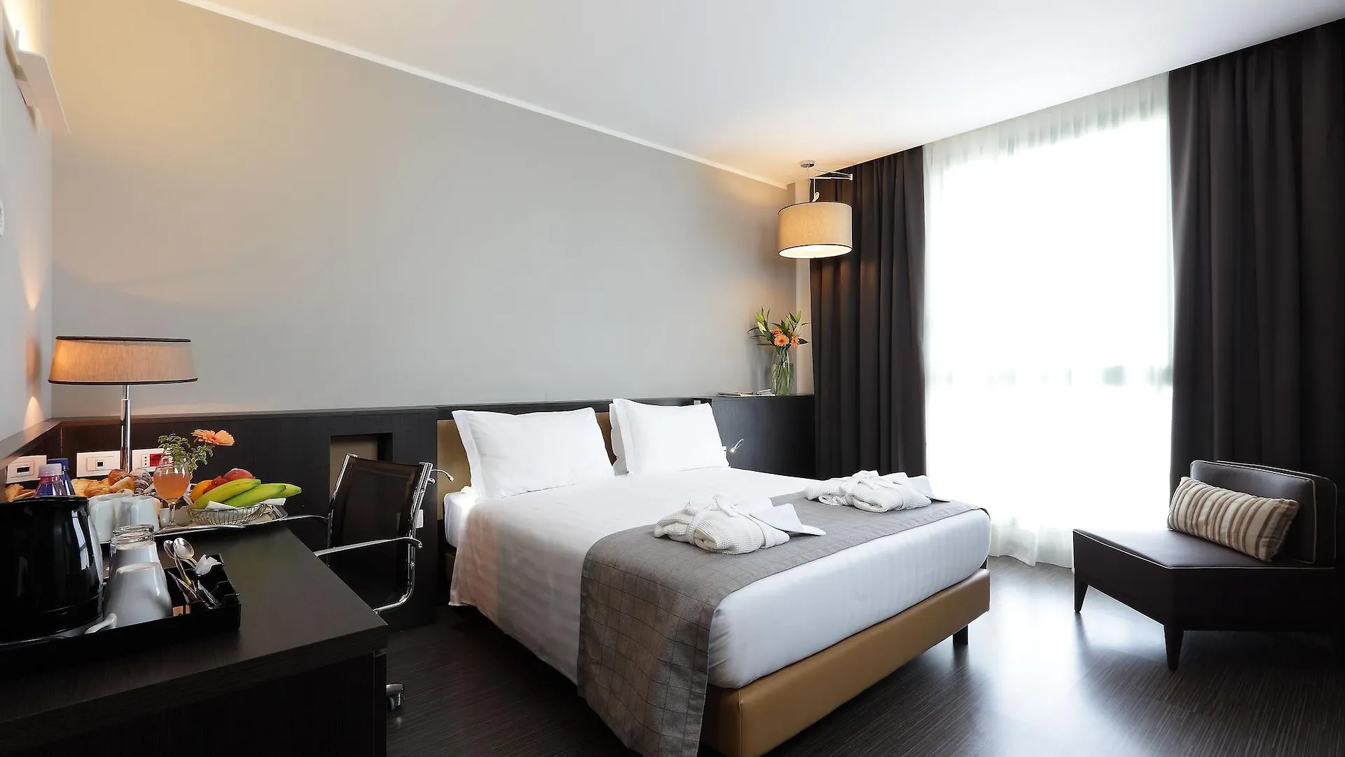 Best Western Premier Chc Airport Janov Hotel