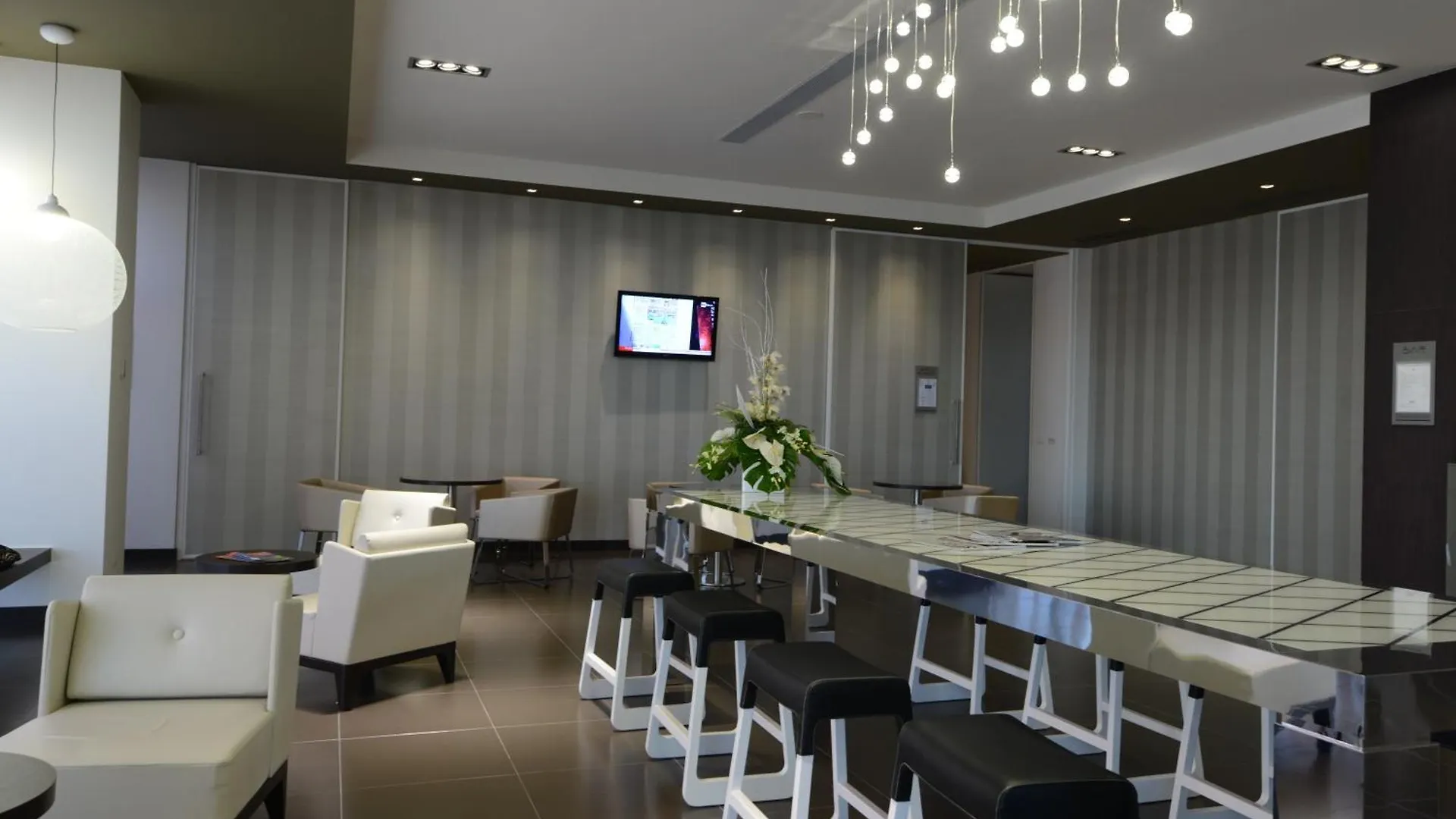 Best Western Premier Chc Airport Janov