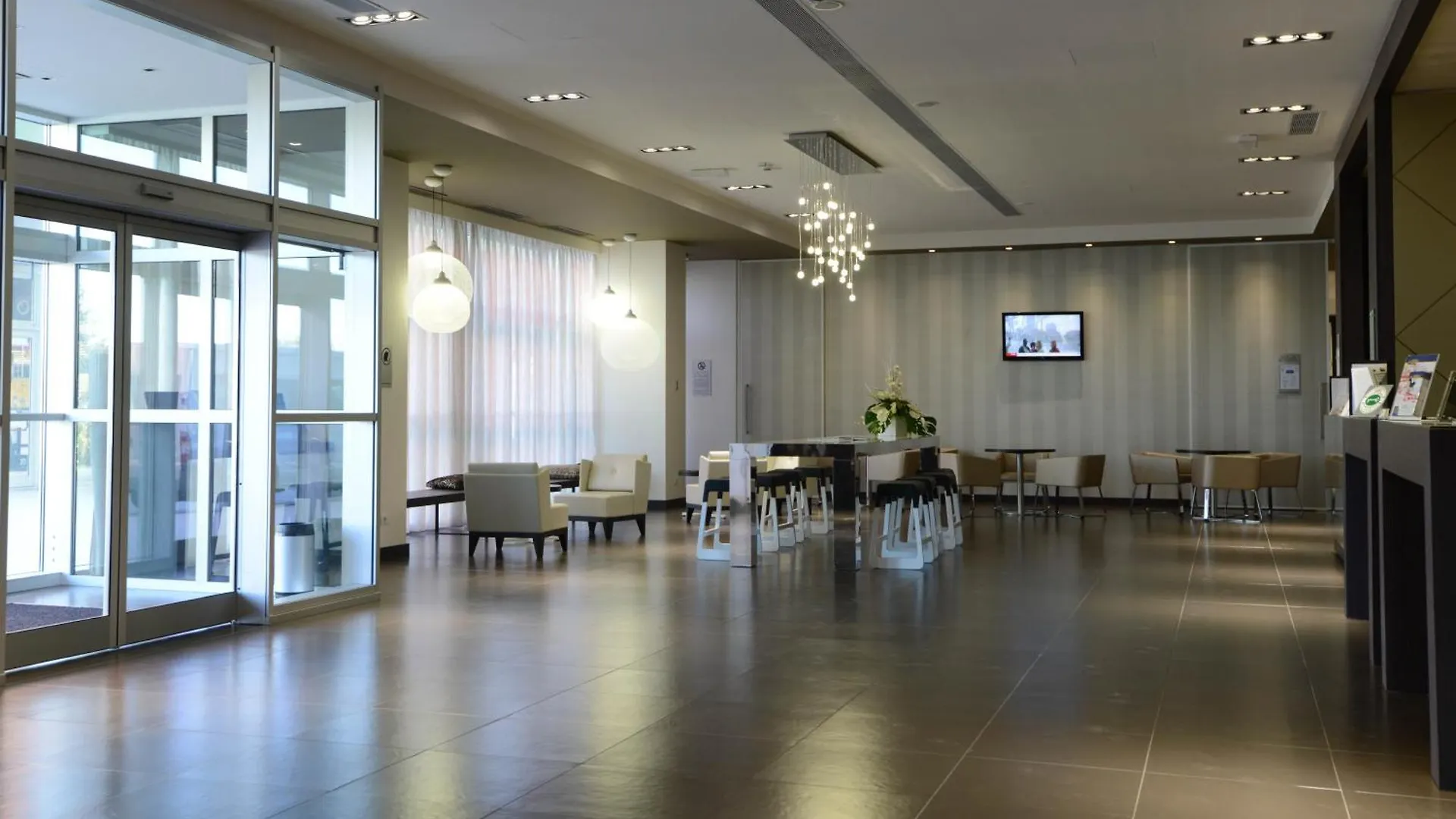 Best Western Premier Chc Airport Janov Hotel