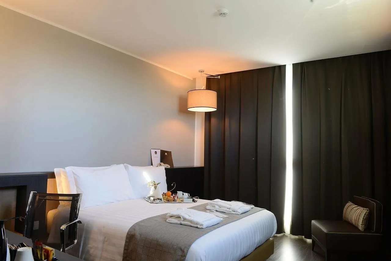 Best Western Premier Chc Airport Janov Hotel
